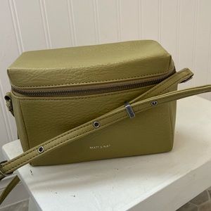 Matt & Nat Crossbody in Pear